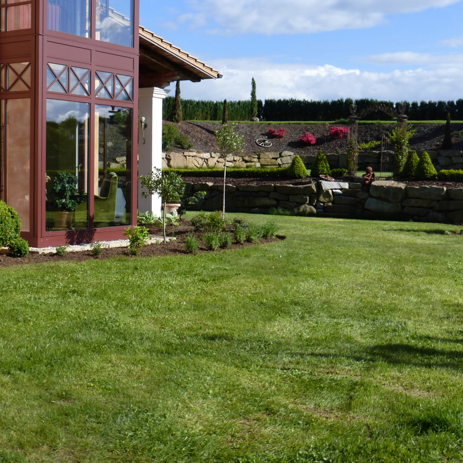 Gartenanlage Natursteinmauer Trockenmauer Bepflanzung Garten Premm Roding